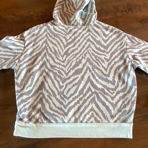 Girls Adidas tiger striped hoodie & sweatpants set, size XL/16 - Picture 6 of 7